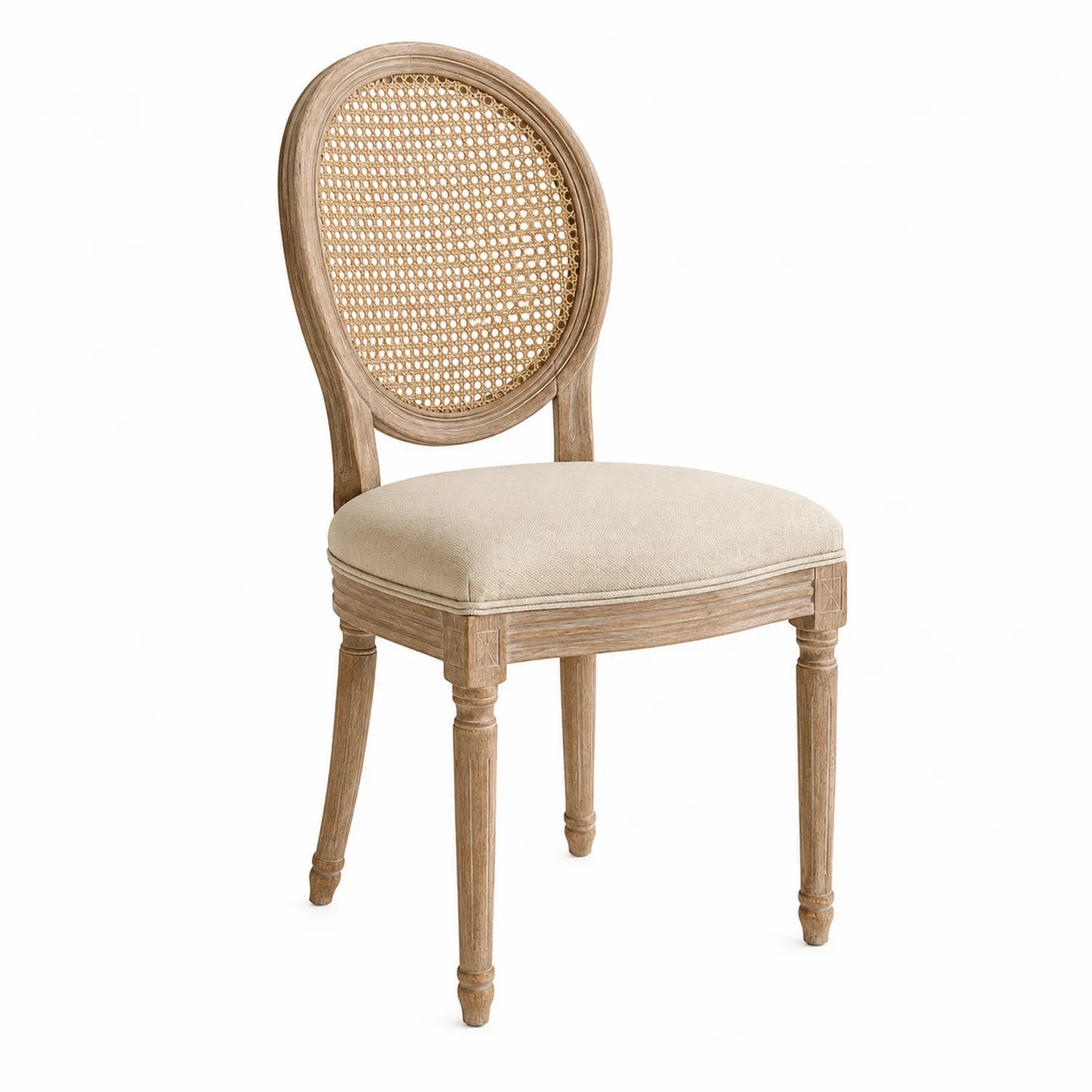 Silla de madera con respaldo de ratán y asiento de tela beige